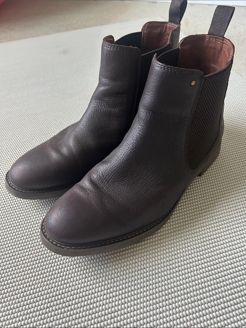 Clarks Men's Dark Brown Leather Chukka Chelsea Boots-10 wide